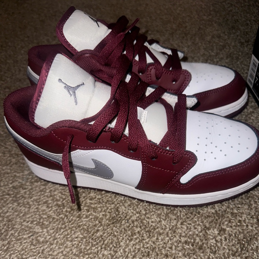 Jordan 1 low cherrywood red kids size 7